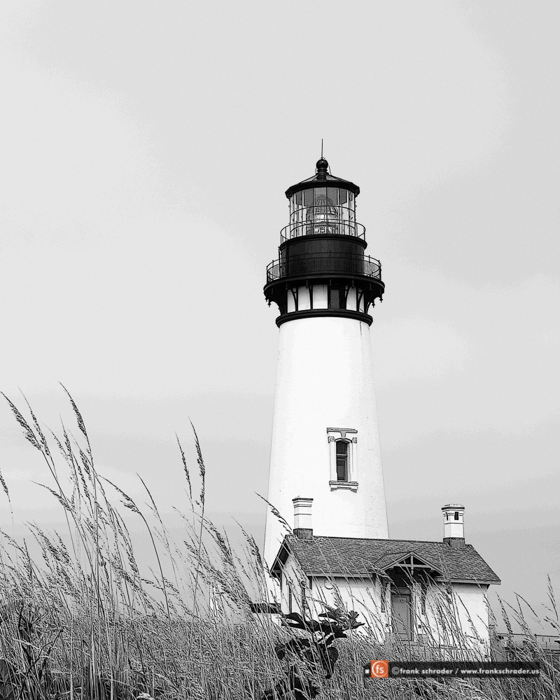 Lighthouse b/w