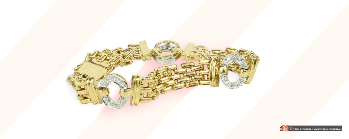 Product Photography: Jewelry, Gold and Diamonds (Cartier Bracelet)